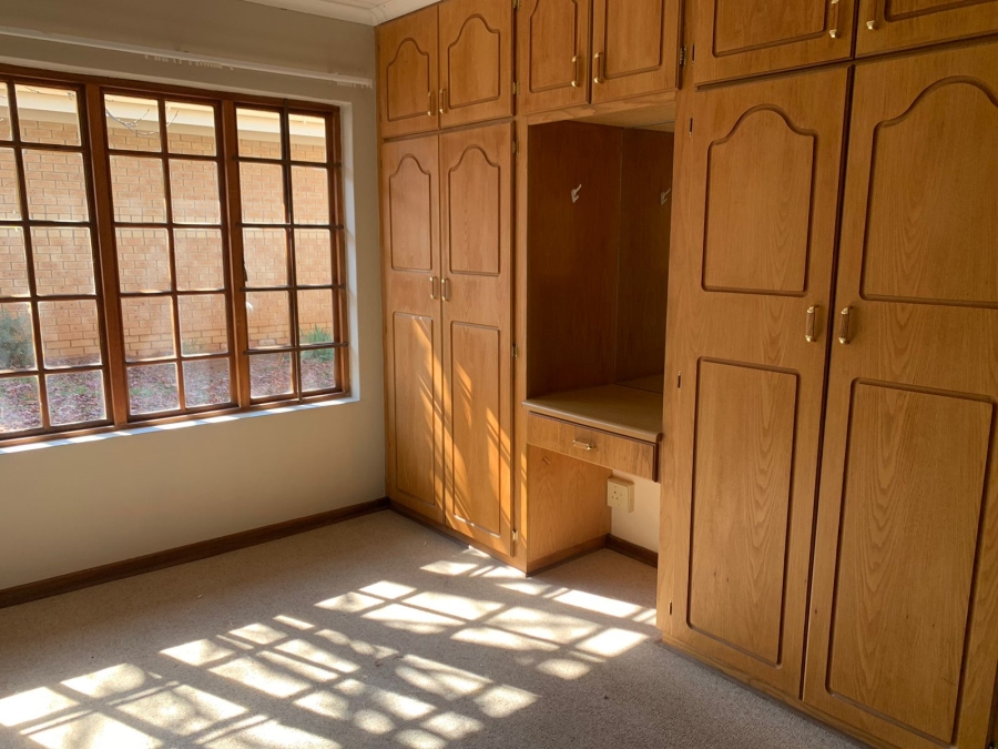 To Let 3 Bedroom Property for Rent in Heuwelsig Free State